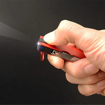 Outdoor Multifunctionele Mini Sleutelhanger Mes LED Licht Nail Clipper Earpick Schaar Pincet Zak EDC-Tools Multi Wandelen Versnellingen